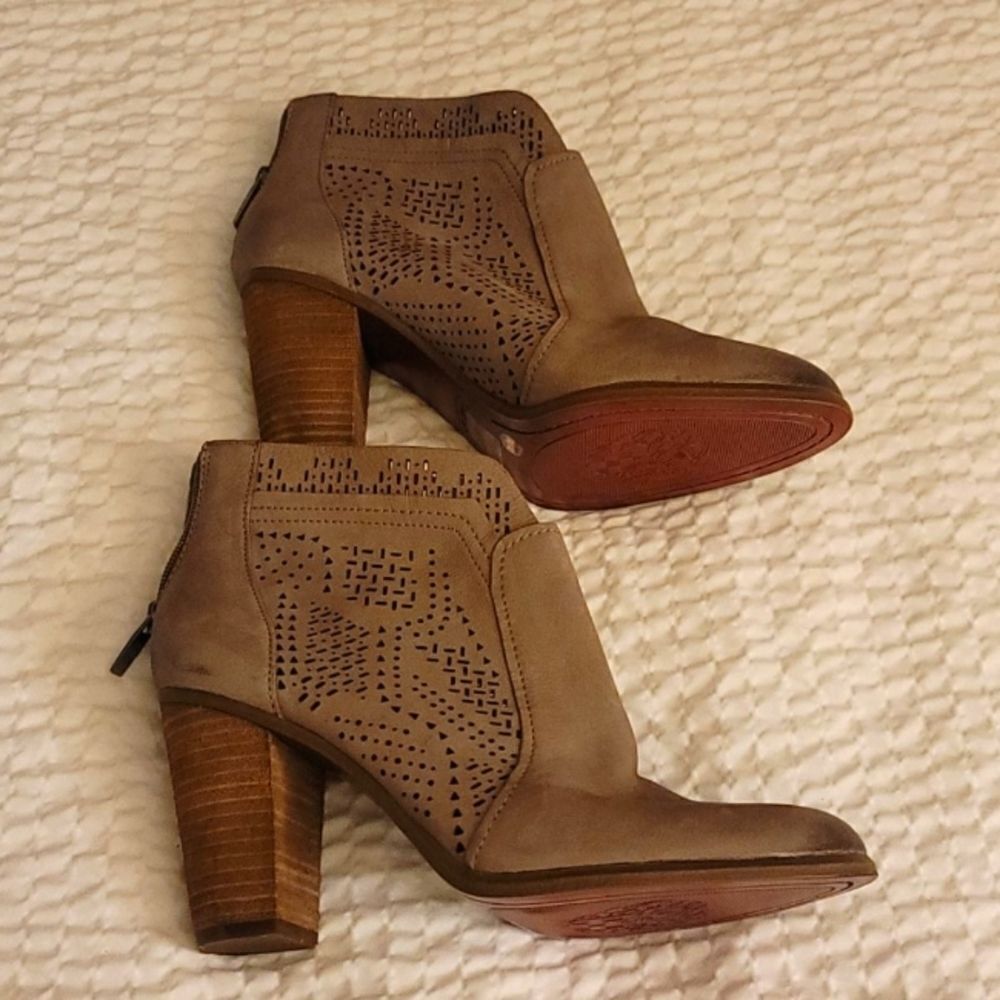 Vince camuto‎ booties size 9